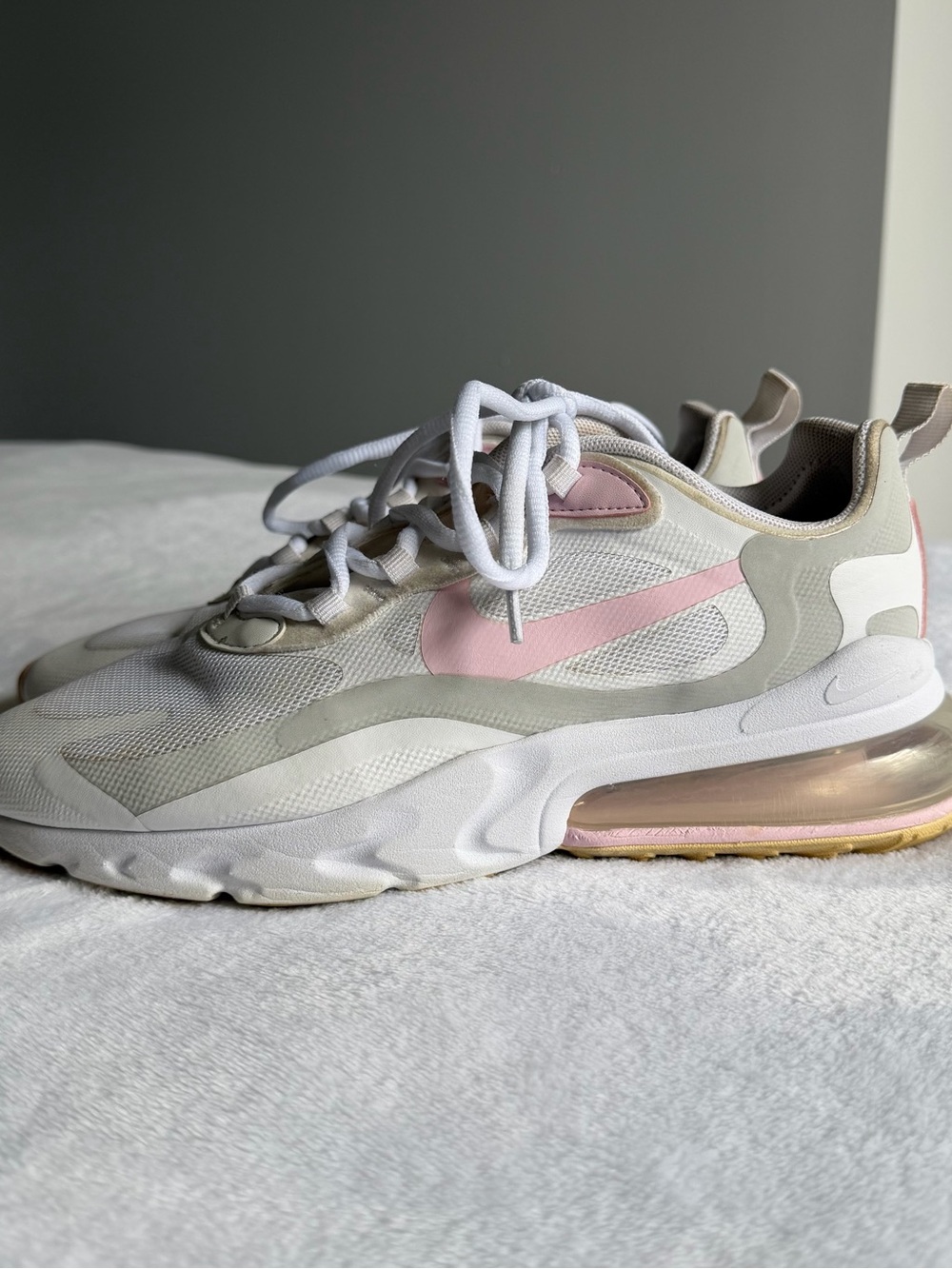 Nike Air Max 270 React White Pink Running
Training Gym US Size 8.5 CZ0372-101